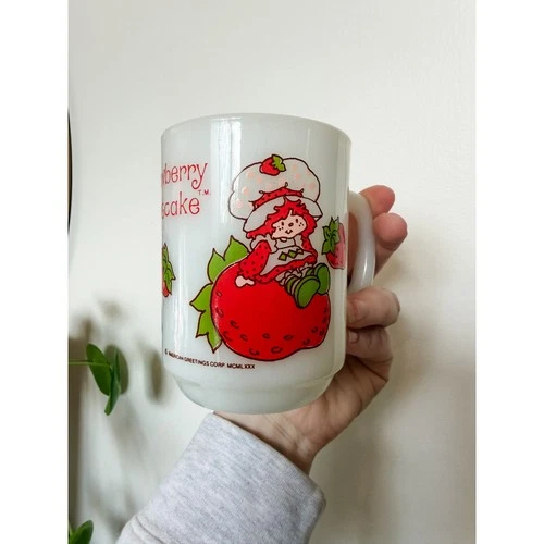 Vintage Nostalgic Strawberry Shortcake 1980 Anchor Hocking Milk Glass Mug