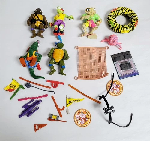 D-344 VINTAGE COLLECTION OF TEENAGE MUTANT NINJA TURTLES ACTION FIGURES & ACC.!