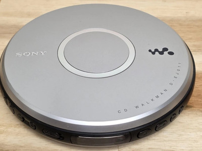 SONY WALKMAN D-EJ011 Portable CD PLAYER Silver Mega Bass G-Protection~EUC