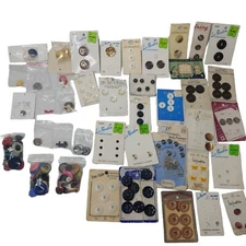 Buttons Mixed Lot of 231 Vintage And Modern Mixed Materials And Sizes