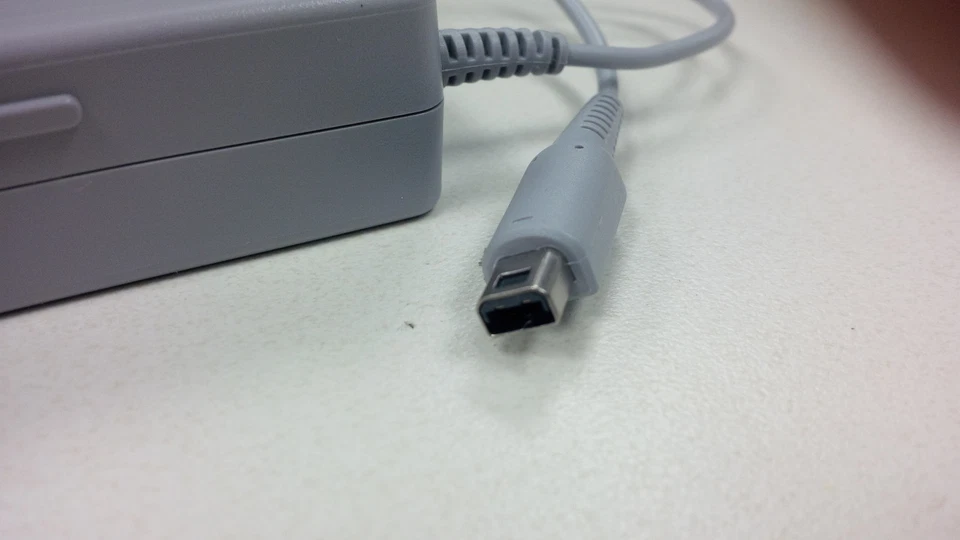 ORIGINAL NINTENDO NDSi/DSi XL/3DS/3DS XL WALL CHARGER/AC ADAPTER NEW, BULK PACK - Image 4 of 4