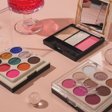 Women Makeup Palette With A Mini Makeup Brush Double-Layer Cosmetic 1Pcs