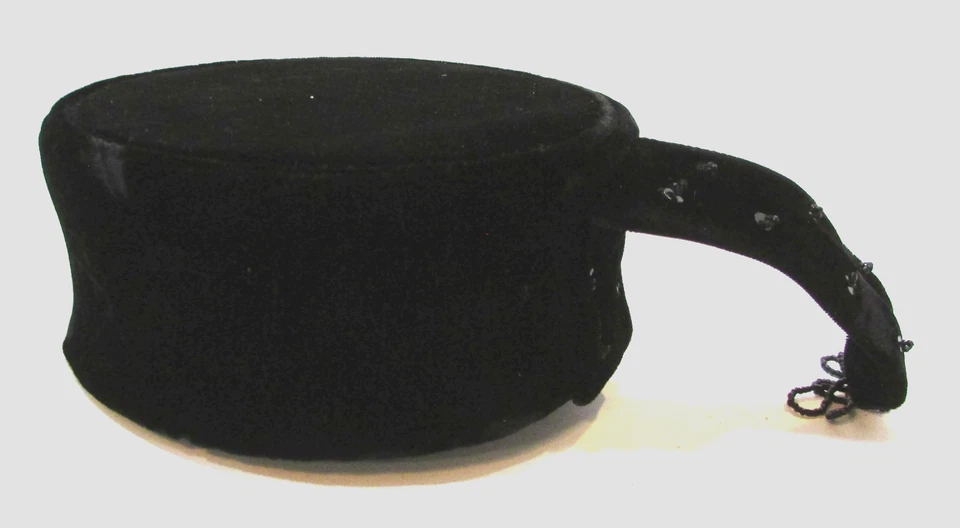 Sombrero para mujer vintage de terciopelo de fieltro negro diseñado por el estilista Chicago EE. UU. Foto 2 de 4