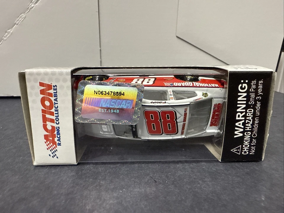 2013 Dale Jr #88 Guardia Nacional Race2Achieve.org 1:64 NASCAR diecast NUEVO Foto 2 de 4