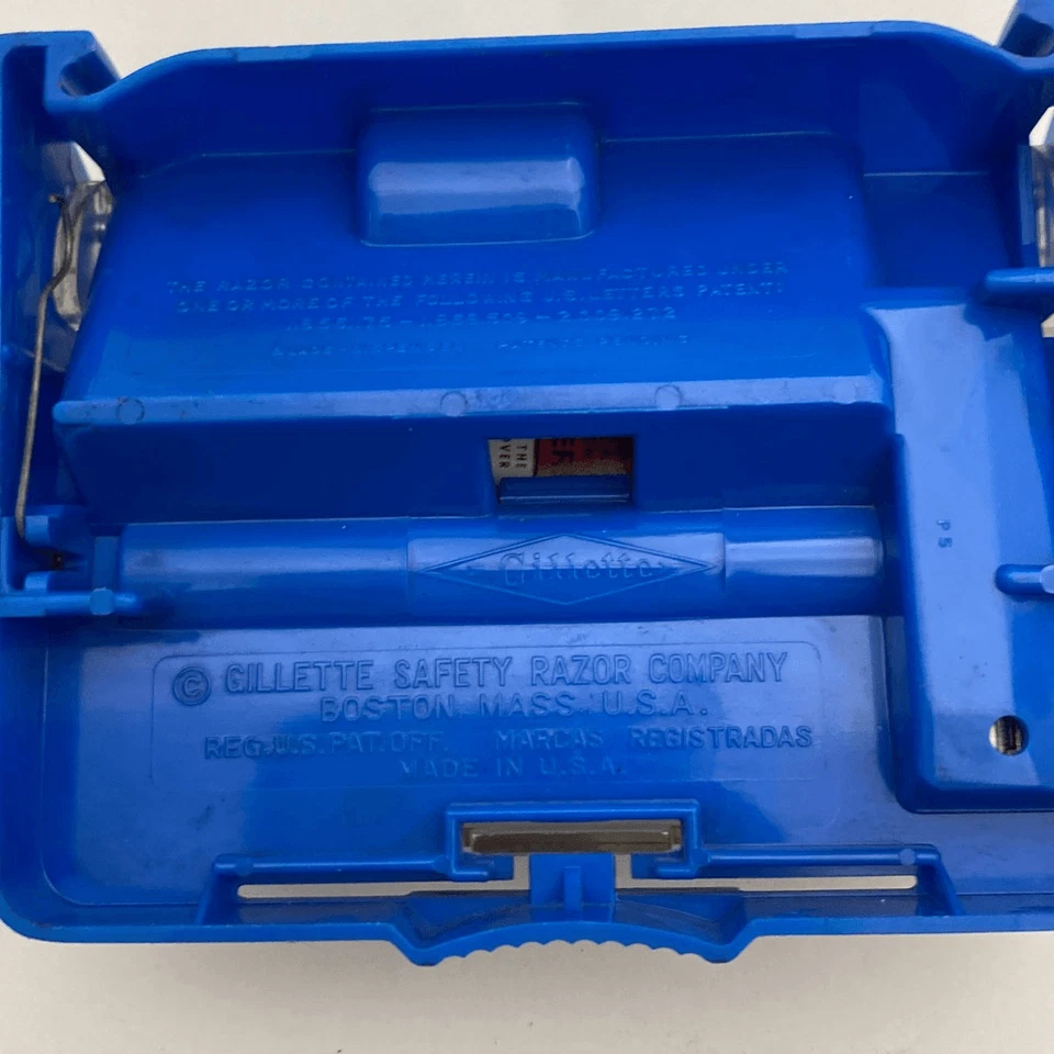 Navaja Gillette auténtica plateada para hombre con hojas delgadas y estuche Foto 3 de 4