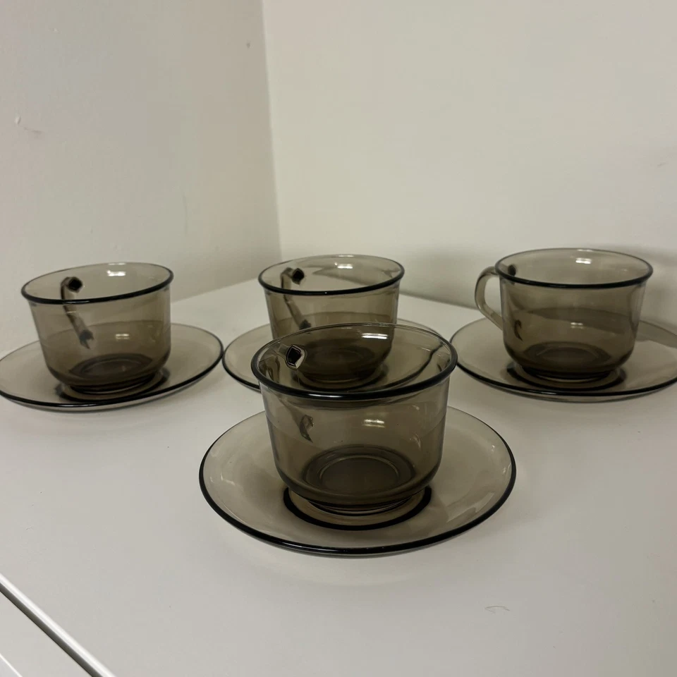 Tazas de café/tazas de té de vidrio ámbar ahumado Arcoroc France MCM con platillos - Juego de 4 Foto 2 de 4