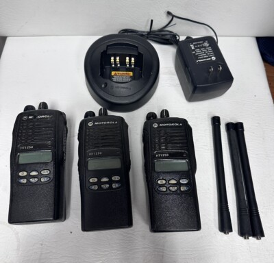 Radio Portatile Motorola HT1250 30-50 MHz Con Custodia &ndash; Usata Da Riprogrammare