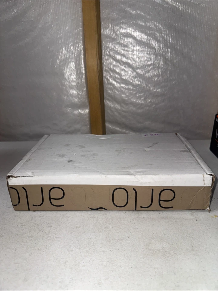 Arlo Pro 4 Spotlight 4 Camera Security Bundle - White - Image 2 of 4