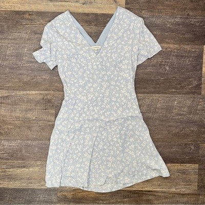 Club Monaco light blue floral fit & flare V-neck dress size 4 B169
