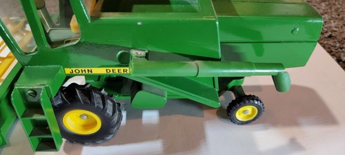 Vintage Ertl John Deere 6600 Combine Plastic Reel Knobby Rear Tires - Picture 4 of 12