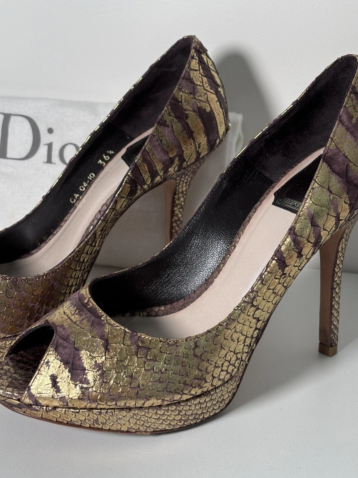 Escarpins CHRISTIAN DIOR or irisé python taille 36,5 US 6,5