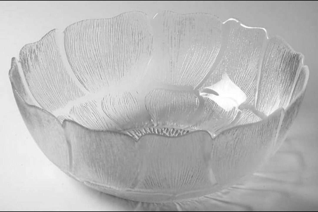 Vintage Arcoroc Fleur 10.5 Inch Large Serving Salad Bowl