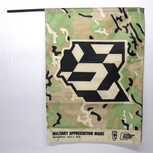 MLS Columbus Crew Military Appreciation Night 2024 Flagge Camo Ohio Handheld - Bild 2 von 6