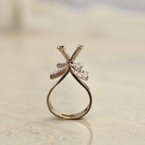 Vintage 1950s 18ct white gold Diamond double-bow engagement ring setting ~ sz 7 - Picture 8 of 9
