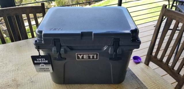 charcoal yeti roadie 20