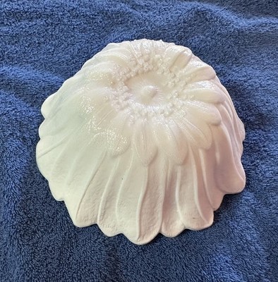 Vintage Indiana Glass Co  Lily Pons & Sunflower Milk Glass 7'' Serving Bowl