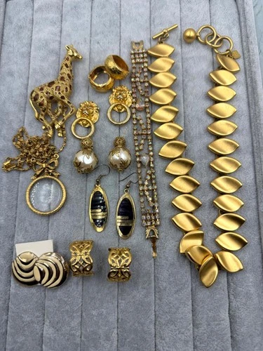 Lot Of Vintage Gold Tone Jewelry Necklace Bracelet Estate Lot