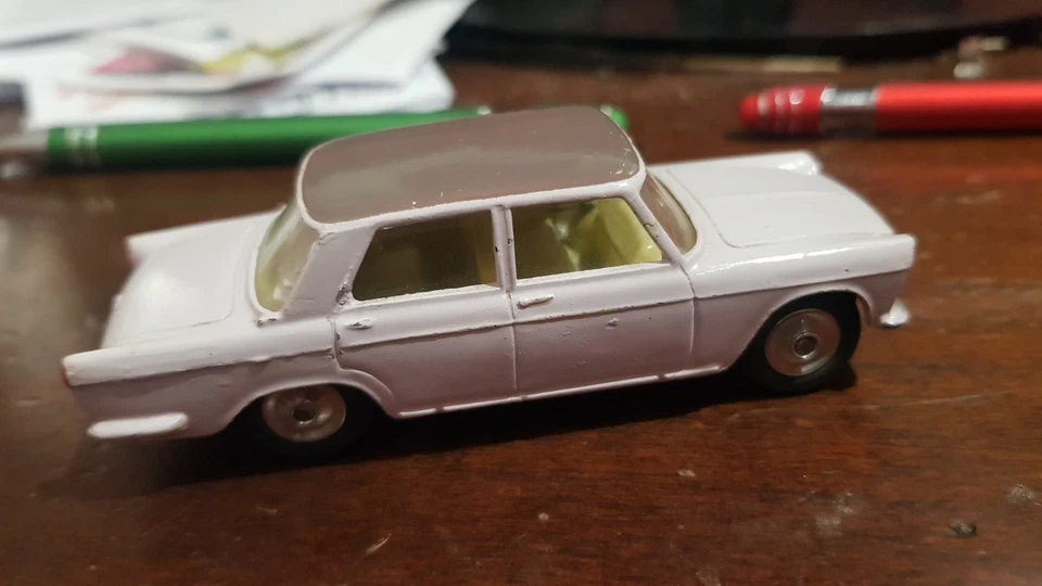 CORGI TOYS 232 1/43 FIAT 2100 ROSA VINTAGE - Immagine 3 di 4