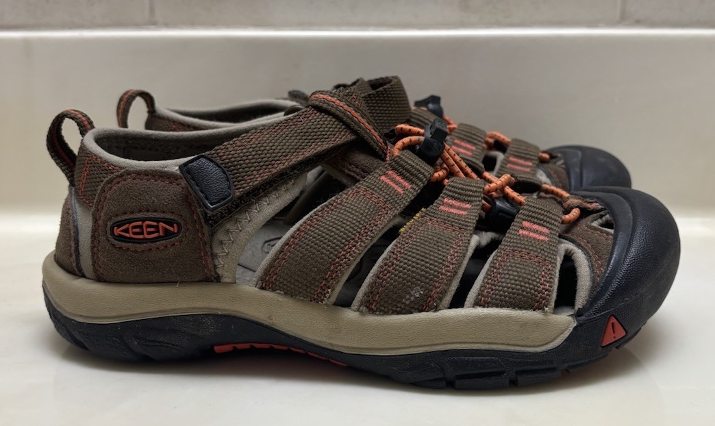 Scarpa da acqua per bambini KEEN Newport H2 taglia 2 marrone punta in gomma lacci arancioni