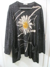Jess & Jane Xl top Black w/ daisey Pockets L/S Asymm hem