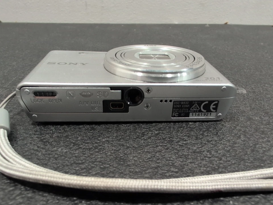 Sony DSC-W830 Cyber-Shot 20.1MP 8x zoom Digital Camera Silver For Parts - Image 4 of 4