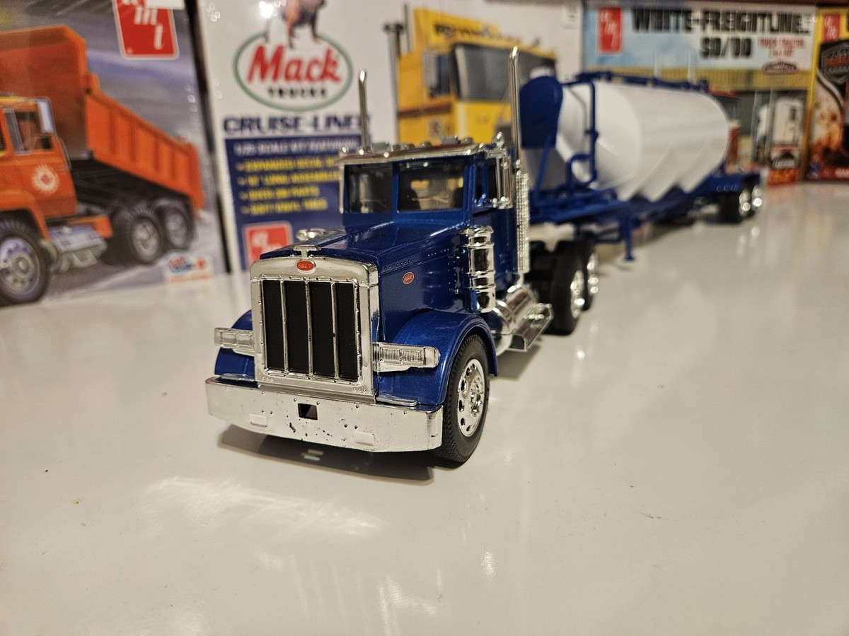 NEW RAY PETERBILT 379 PNEUMATIC DRY BULK TRAILER 1/32 BLUE WHITE