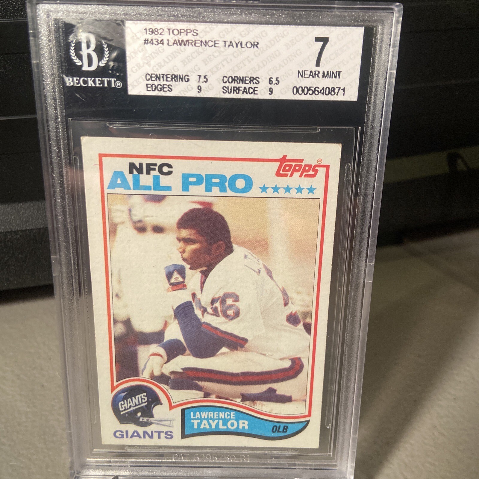 1982 Topps Lawrence Taylor #434 Rookie RC BGS 7 New York Giants HOF