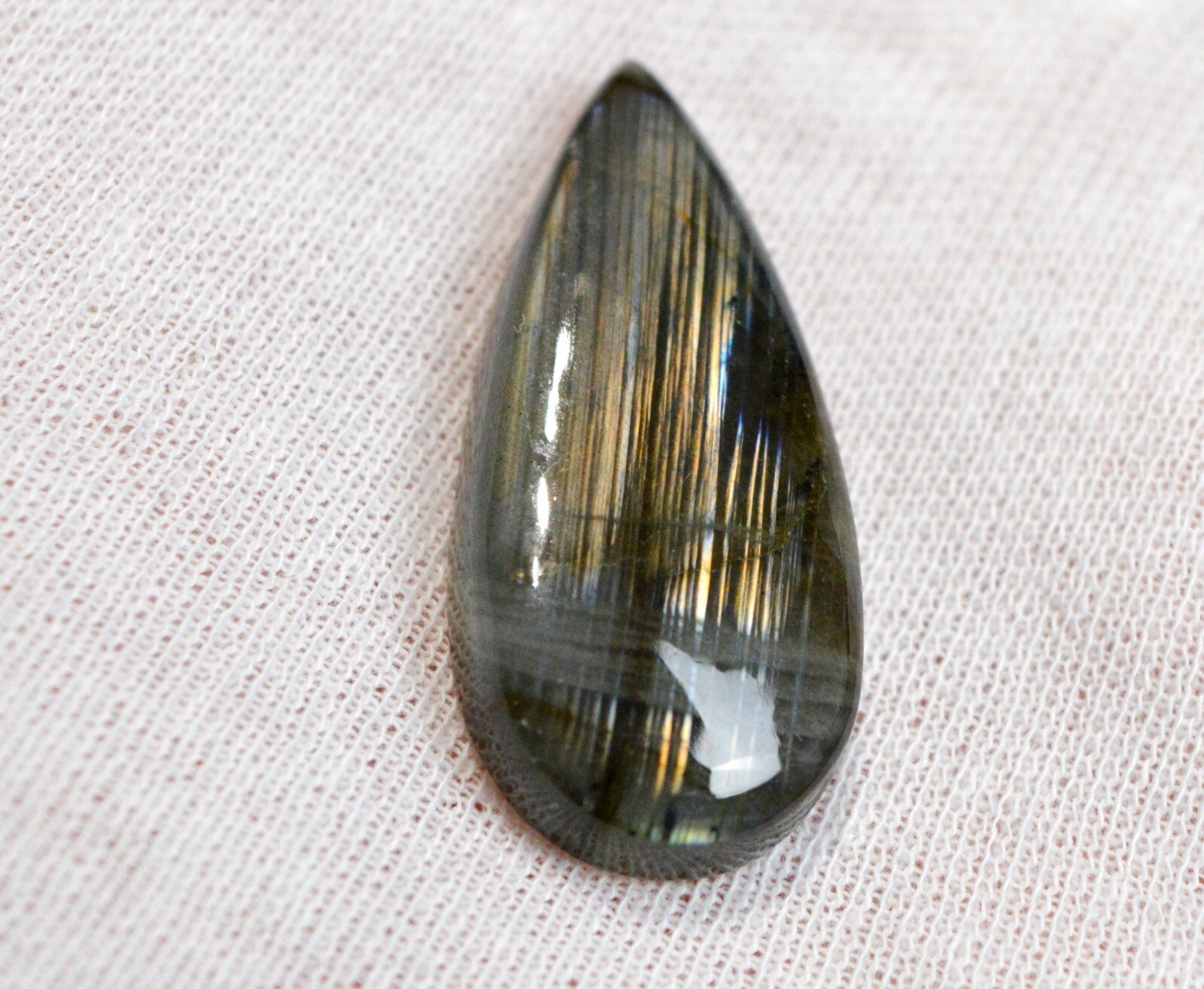 Cabochon labradorite authentique de Madagascar résistant aux rayures 45 carats