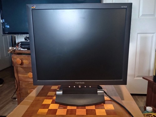 ViewSonic VA702b LCD Monitor, Used in Very Good Condition