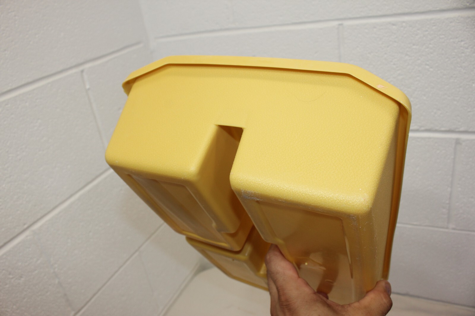 Yellow Rubbermaid 3153 Divided Storage Roughneck Carry Cleaning Craft Part Caddy