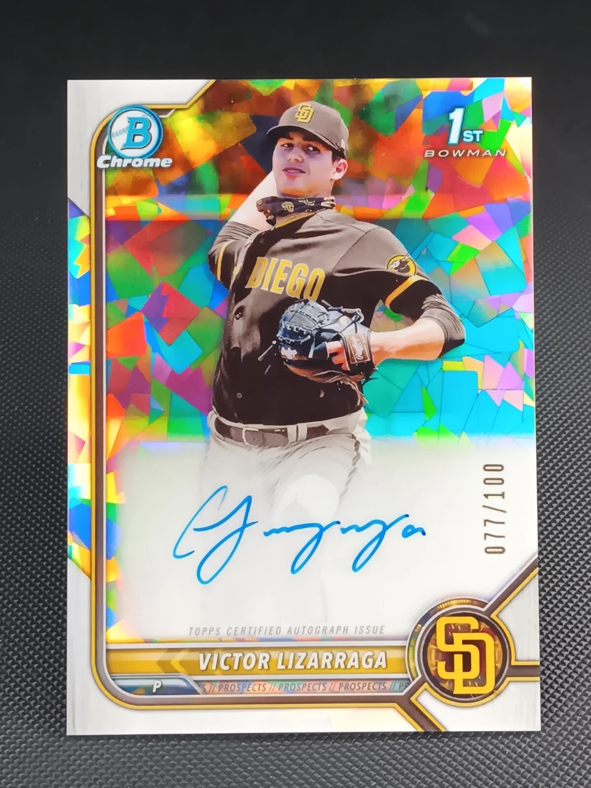 2022 Bowman MLB Chrome Victor Lizarraga 1st Atomic Refractor Auto 077/100 Padres