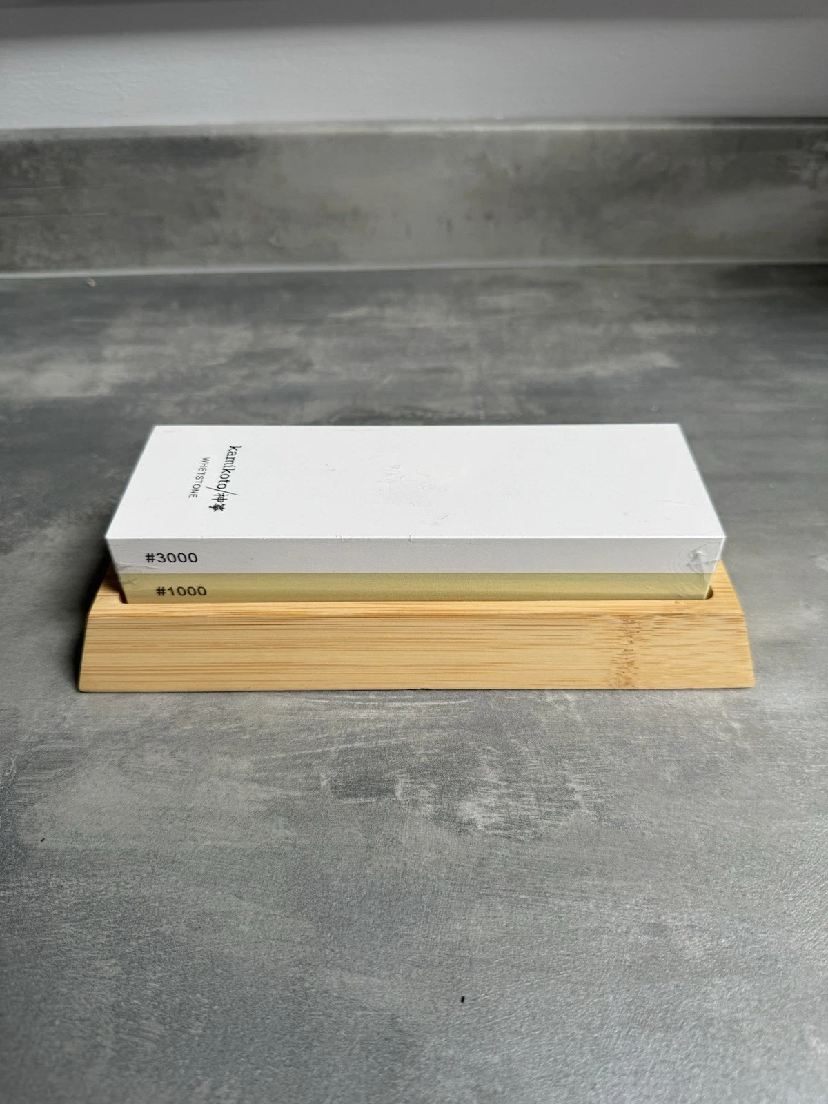 Kamikoto Toishi Sharpening Whetstone 1000/3000 Bamboo Stand Brand New 4