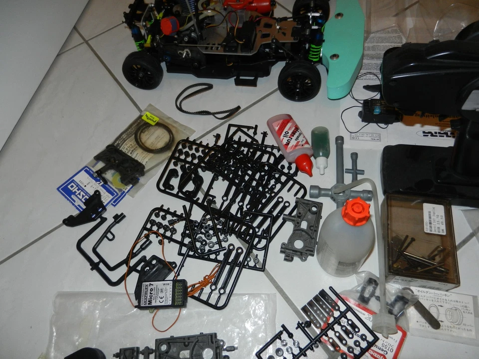 Kyosho Pure Ten Spider MK I und MK II mit viel Ersatzteilen, Felgen und Zubehör - Bild 4 von 4