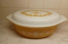 Pyrex Butterfly Gold 043 1.5 Qt Oval Casserole Dish with Lid Yellow Vintage