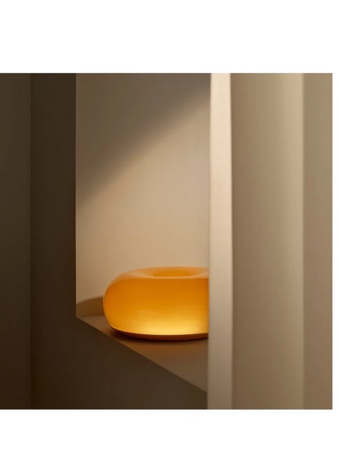 Lámpara de mesa/pared IKEA VARMBLIXT de vidrio naranja para donas Foto 2 de 4