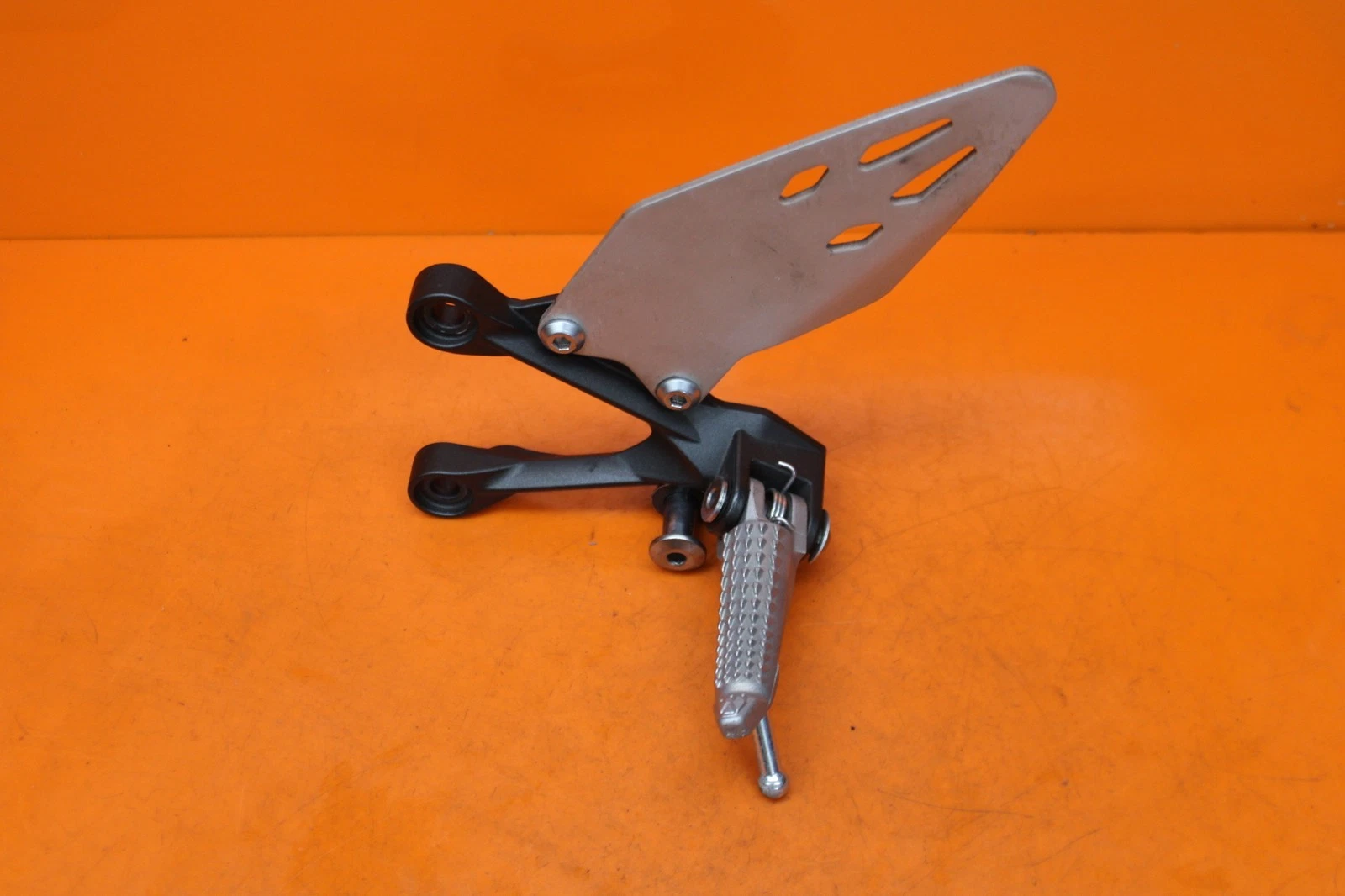 2024-2025 KAWASAKI NINJA ZX6R OEM LEFT REARSET DRIVER FOOT PEG REST STOP