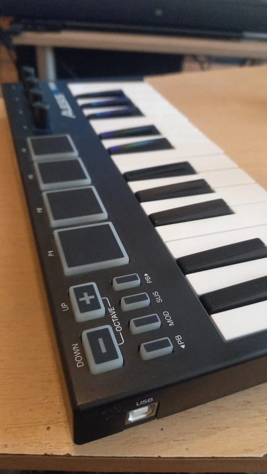 ALESIS VMINI MIDI Keyboard - Bild 3 von 4