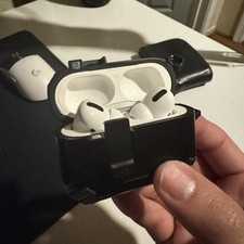 Apple AirPods Pro 1st Generation with Wireless Charging Case   Works Great