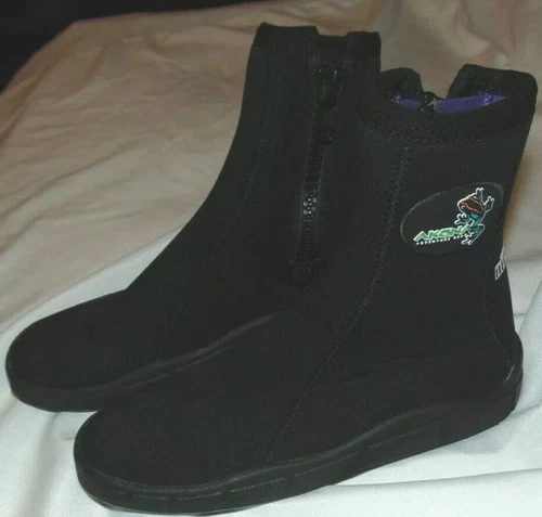 AKONA Adventure Gear Black Titanium WATER SHOES Size 7 Style AKBT162