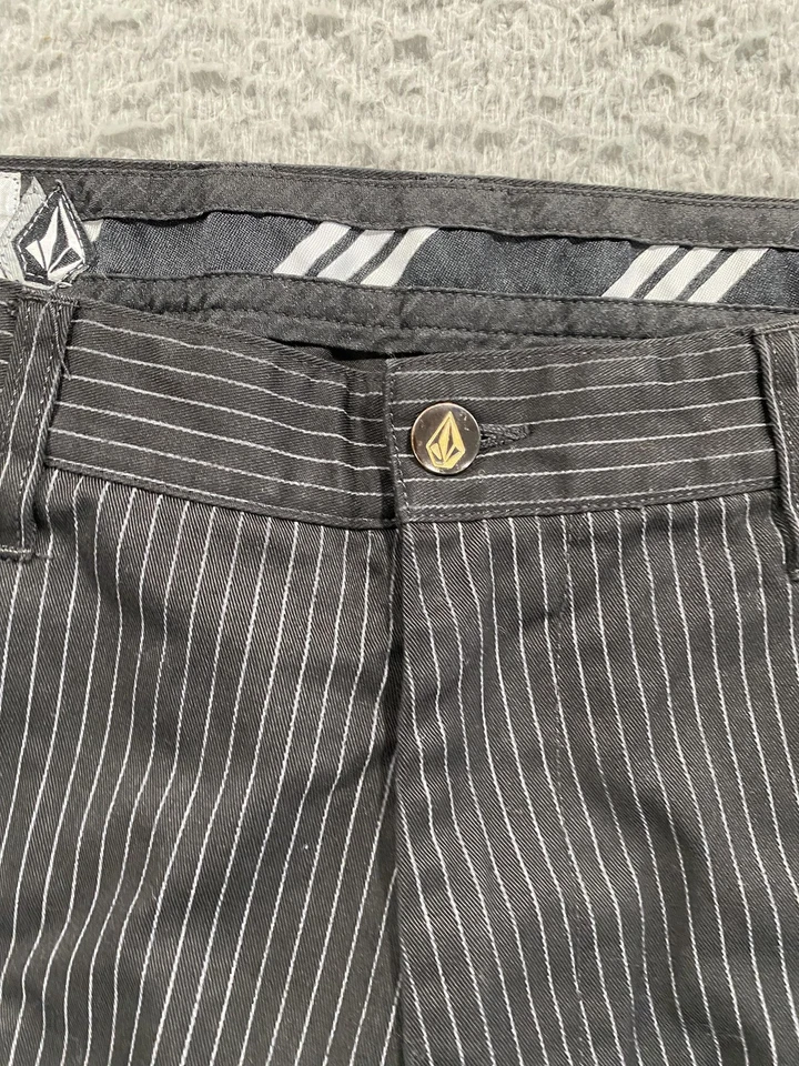 Volcom Shorts Mens 36 Black Gray Pinstripe Corpo Class A0947P3 Fricking Chino - Image 2 of 4