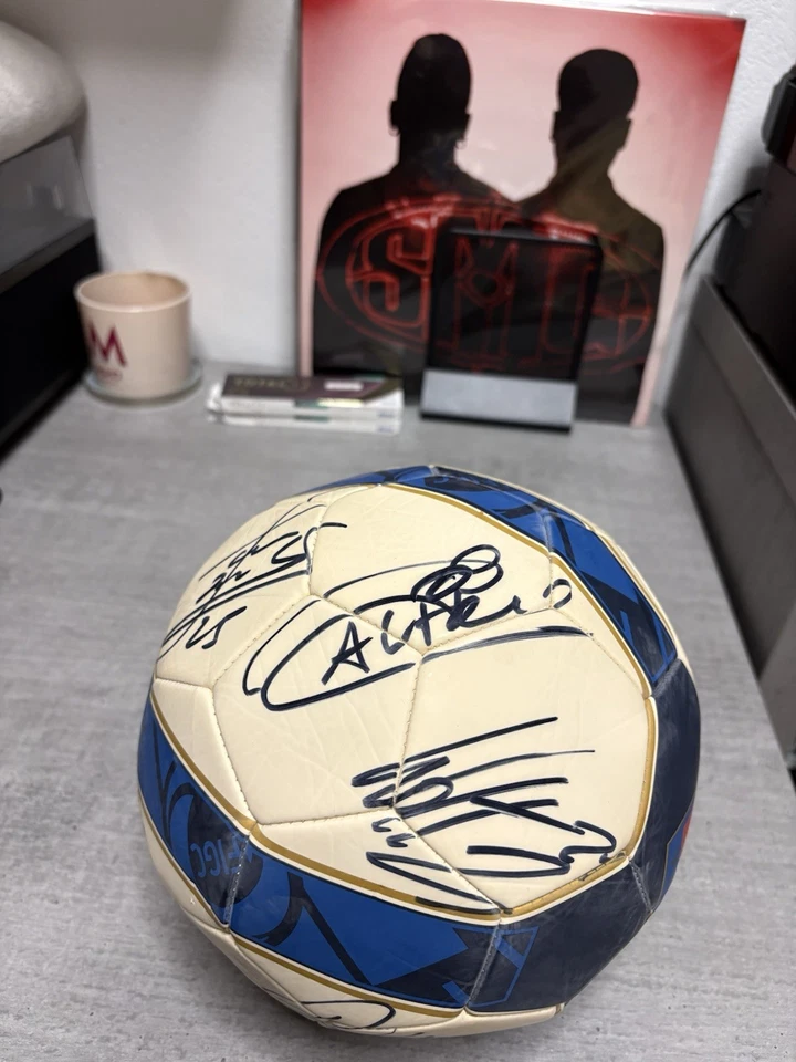 Pallone Autografato da eroi del Triplete Inter - Immagine 4 di 4