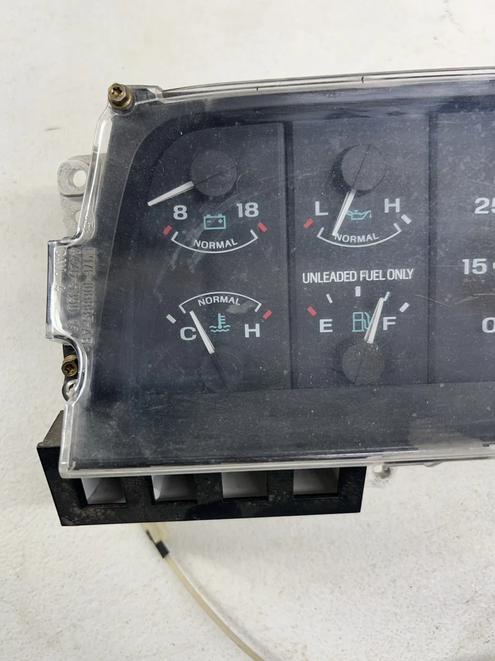 Cuadro de instrumentos Ford Explorer 93 con tacómetro Foto 2 de 4