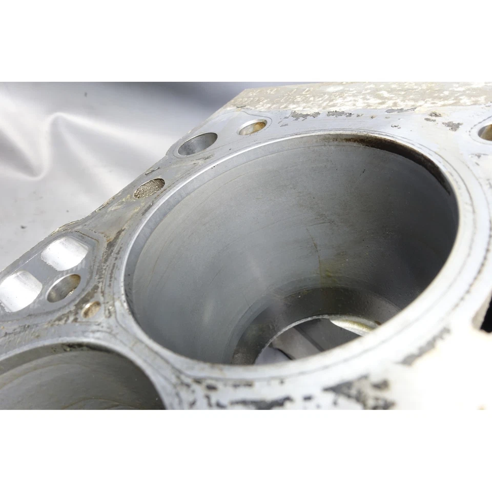 2008-2013 BMW E90 M3 S65 4.0L V8 Engine Cylinder Block Housing Bare OEM - Imagem 4 de 4