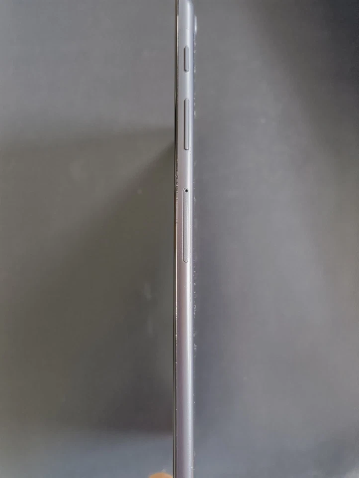 Samsung Galaxy Tab 10.1 WiFi Tablet 3G Slot Slight Crack on Side Works fine, photo 4 of 5