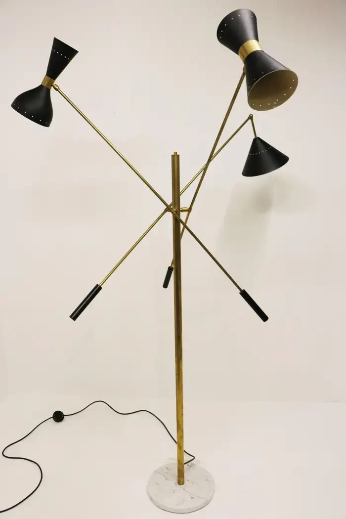Lampada da terra stile Stilnovo in ottone grezzo Mid-Century 1950 con base in... foto 2