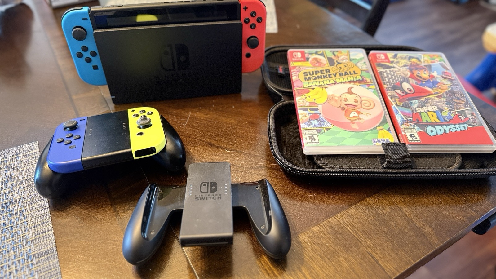 Nintendo Switch Console (Ver. 2) + Games + 2 joy cons + 2 joy con grips + case-image