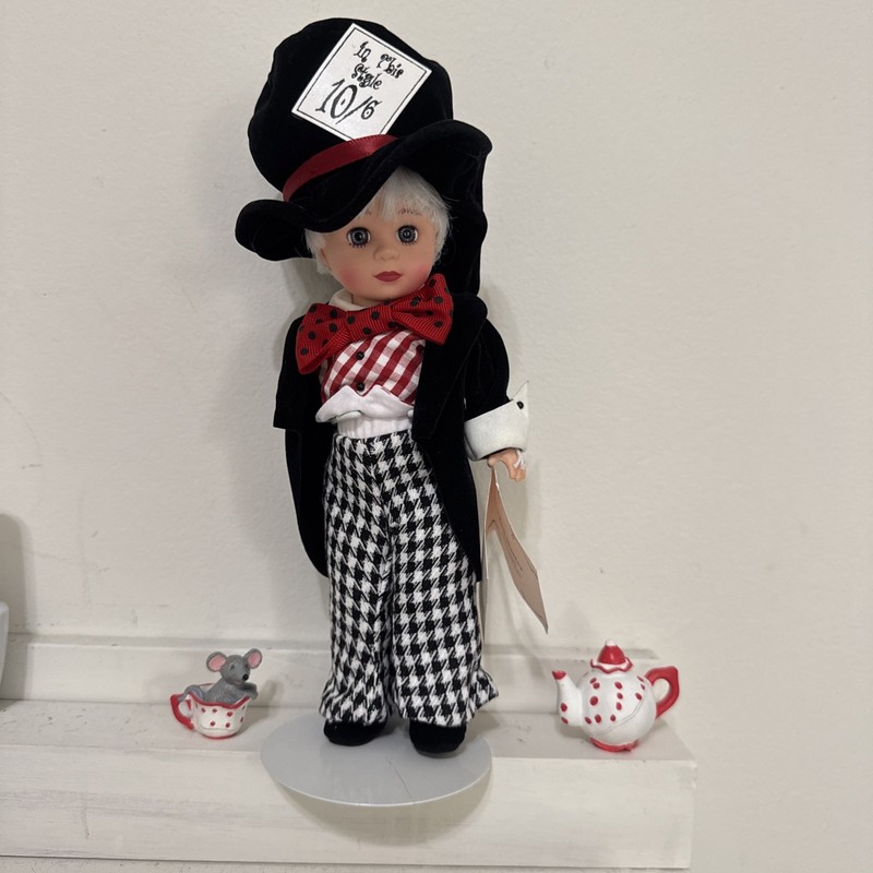 Madame Alexander Mad Hatter Doll  #38880 2004 (from Alice In Wonderland)