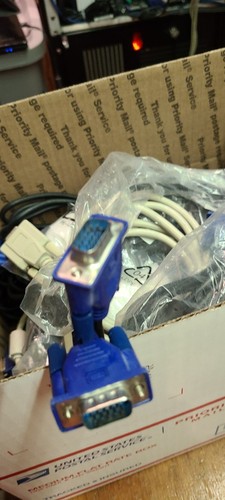 Box Of VGA Monitor Cables - Picture 2 of 5