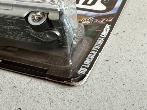 Lincoln Futura Concept 2011 Hot Wheels Boulevard 55 con protector Real Riders - Imagen 4 de 4