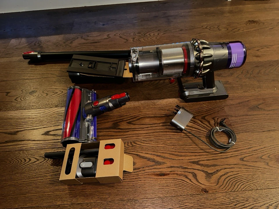 Dyson V11 Total Clean Pet Cordless Vacuum Cleaner Receipt 2 Yrs Warr, photo 2 of 3